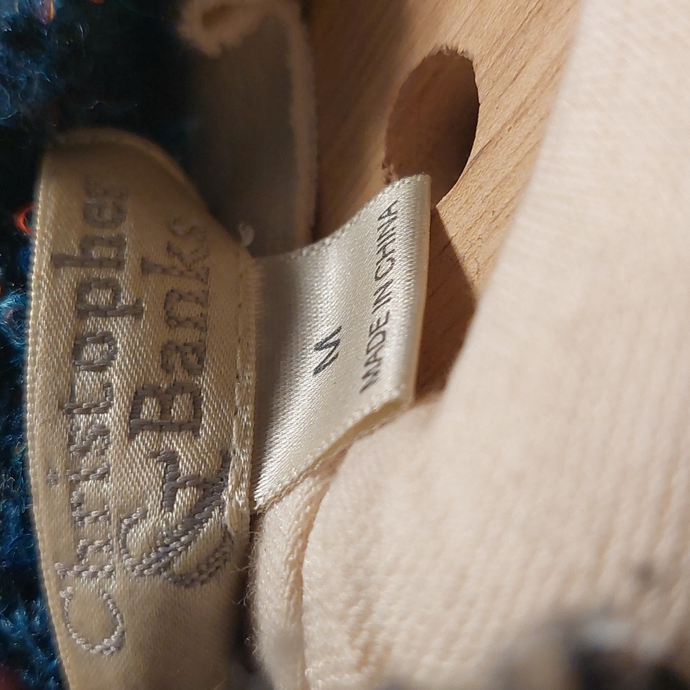 Sweaters. - Picture 2 of 4